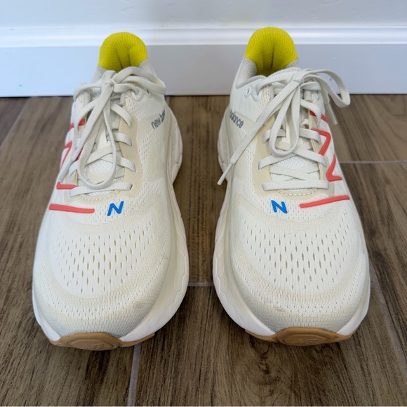 New Balance Fresh Foam X More v4 B-WHITE Running Athletic Shoe Size 9.5 - Picture 3 of 17